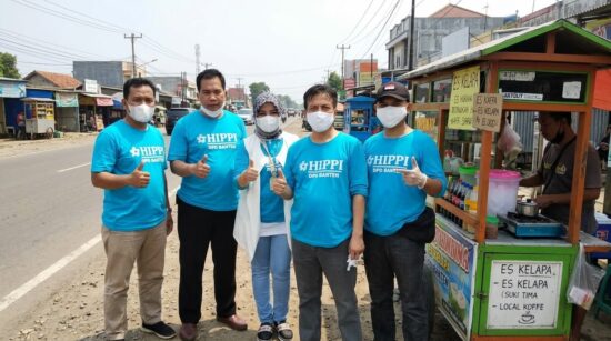 DPD Banten bagi-bagi masker pasca erupsi anak gunung krakatau