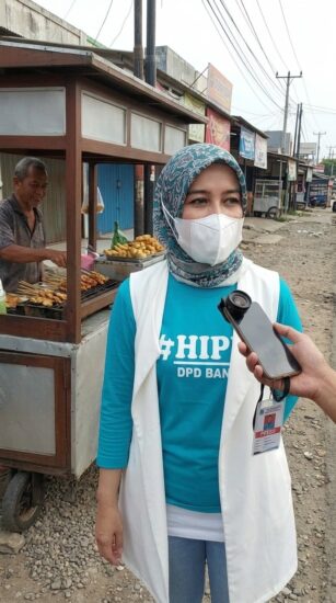 DPD Banten bagi-bagi masker pasca erupsi anak gunung krakatau