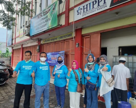 DPD HIPPI BANTEN Bagi Bagi Masker cegah debu Anak Gunung krakatau