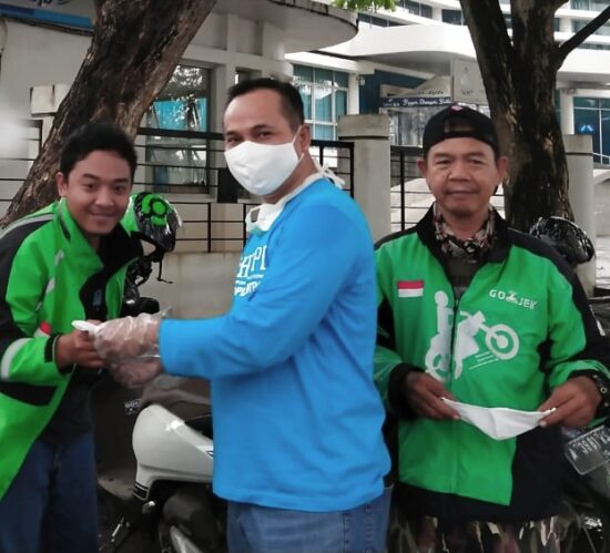 DPD HIPPI BANTEN Bagi Bagi Masker cegah debu Anak Gunung krakatau