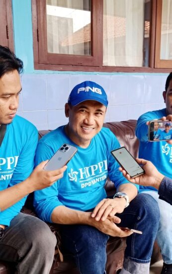 DPD Banten bagi-bagi masker pasca erupsi anak gunung krakatau