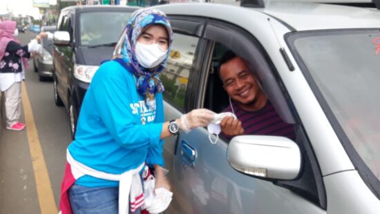 DPD HIPPI BANTEN Bagi Bagi Masker cegah debu Anak Gunung krakatau